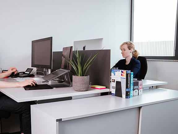 Interne Designabteilung bei der Umsetzung eines Webdesigns