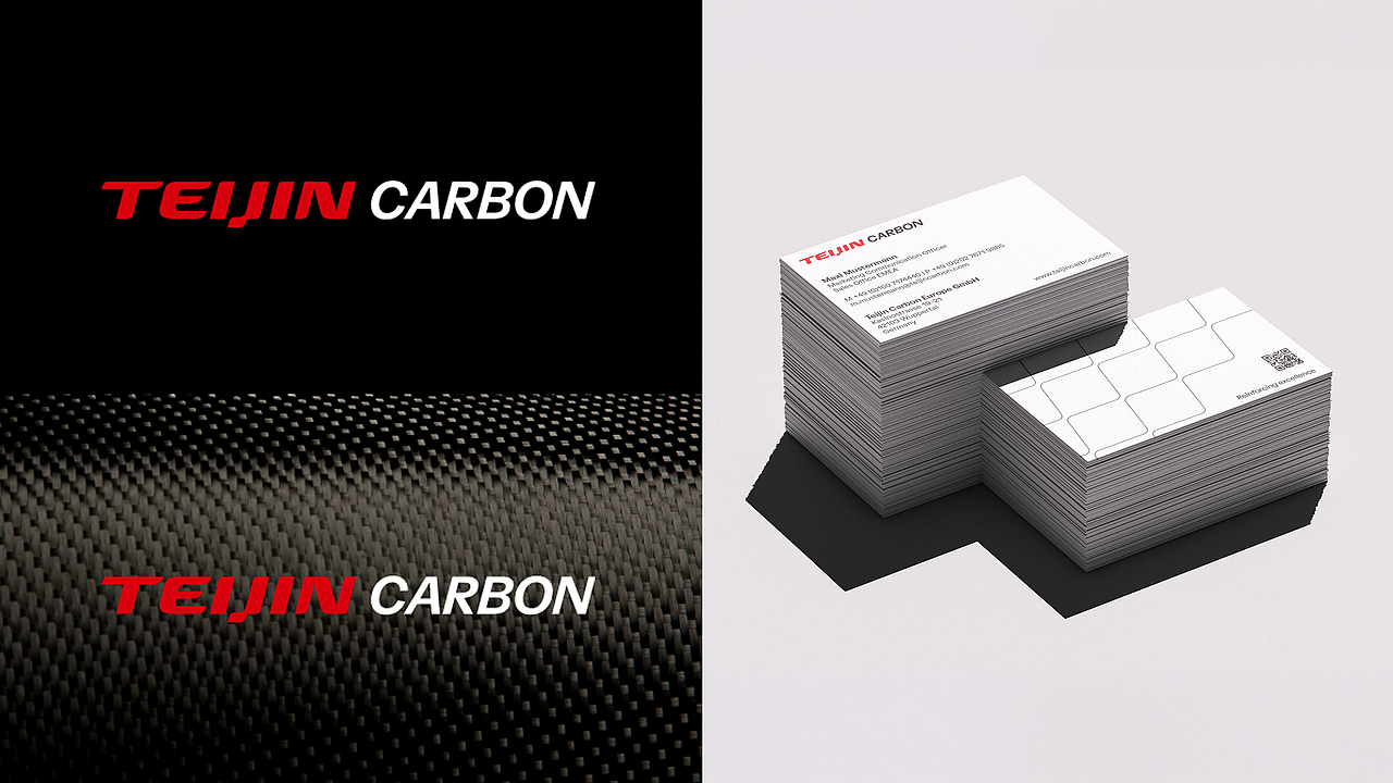 Logo von Teijin Carbon, ein Muster einer Carbonfaser-Textur und ein Stapel Visitenkarten der Teijin Carbon Europe GmbH.