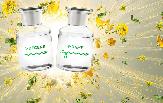 Die abgebildeten Flaschen enthalten 1-Decen und 9-DAME (Methyl-9-decenoat), beides biobasierte chemische Rohstoffe, die von Verbio Life Chemicals hergestellt werden. 