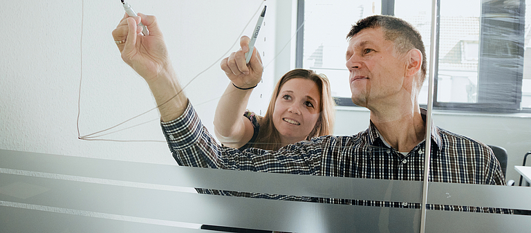 Versammlung im credia Konferenzraum zur Besprechung einer Vorgehensweise für ein
Kundenprojekt